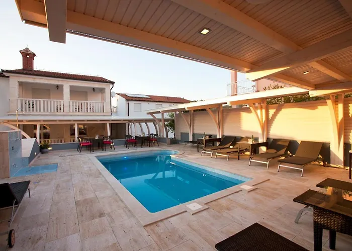 アパート Kruna Grada トロギール