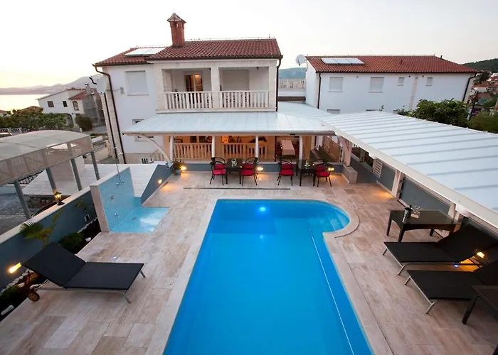 公寓 Kruna Grada 特罗吉尔