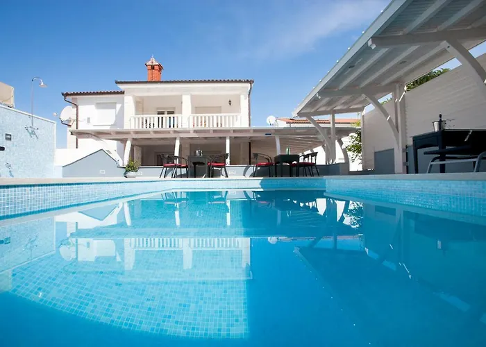 Kruna Grada טרוגיר